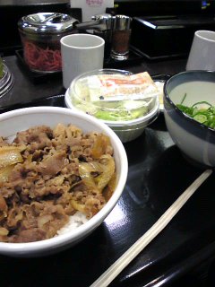 ����[����