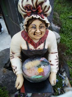 ���E����